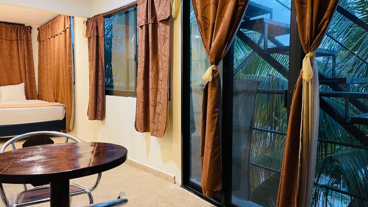 Hotel B&B - 5Th Avenue Playa del Carmen Eksteriør bilde Curtains
